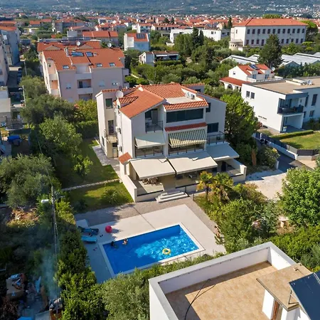 Luxury Semi-detached House With A Pool Near The Sea Holiday home Kastela