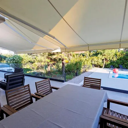 Luxury Semi-detached House With A Pool Near The Sea *