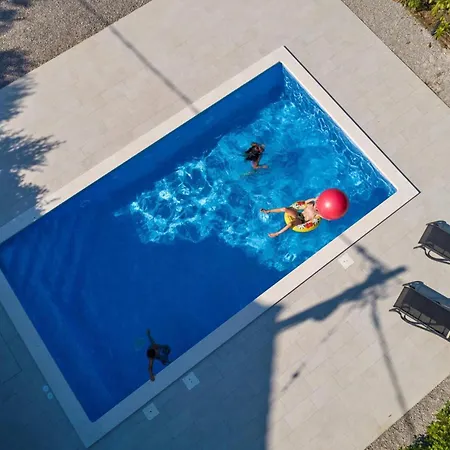 Luxury Semi-detached House With A Pool Near The Sea