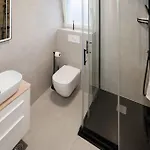 Luxury Semi-detached House With A Pool Near The Sea Kastela