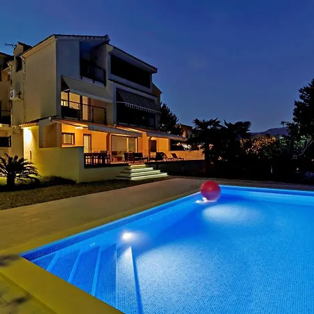 Luxury Semi-detached House With A Pool Near The Sea