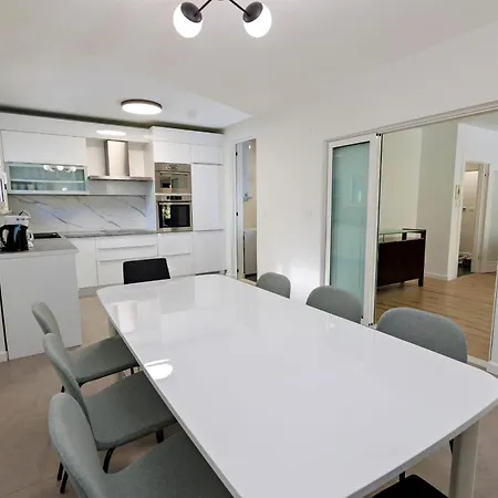 펜션 Luxury Semi-detached House With A Pool Near The Sea Kaštela