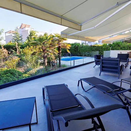 펜션 Luxury Semi-detached House With A Pool Near The Sea Kaštela