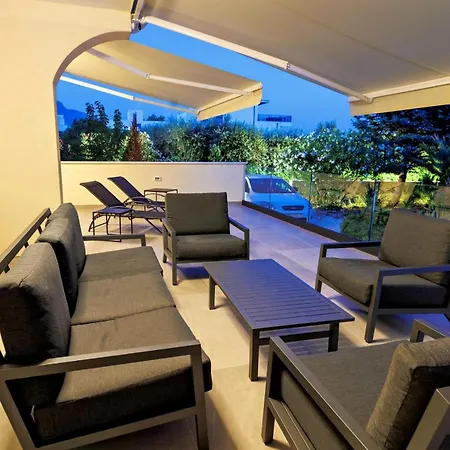 בית נופש Luxury Semi-detached House With A Pool Near The Sea *
