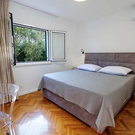 펜션 Luxury Semi-detached House With A Pool Near The Sea *