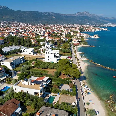 펜션 Luxury Semi-detached House With A Pool Near The Sea Kaštela