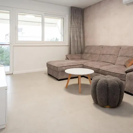 펜션 Luxury Semi-detached House With A Pool Near The Sea