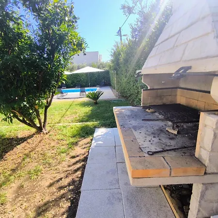 펜션 Luxury Semi-detached House With A Pool Near The Sea Kaštela